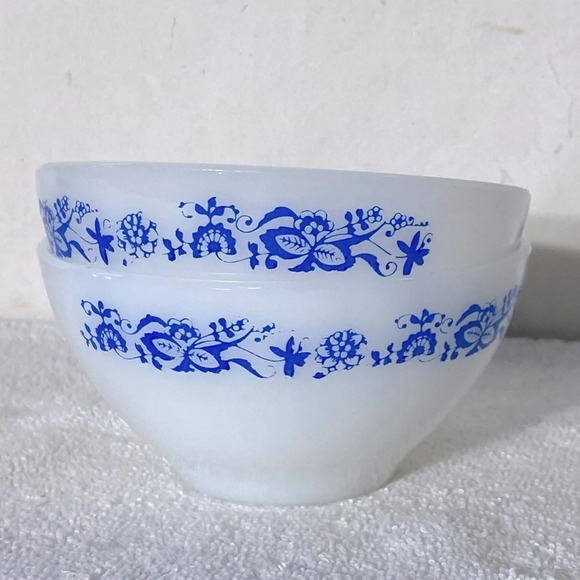 Vintage  Termo-Rey Milk Glass Cereal Bowls W Blue Floral Pattern x2 - Picture 1 of 13